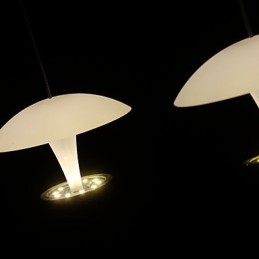 Moderne Pendelleuchte aus Metall mit Malerei