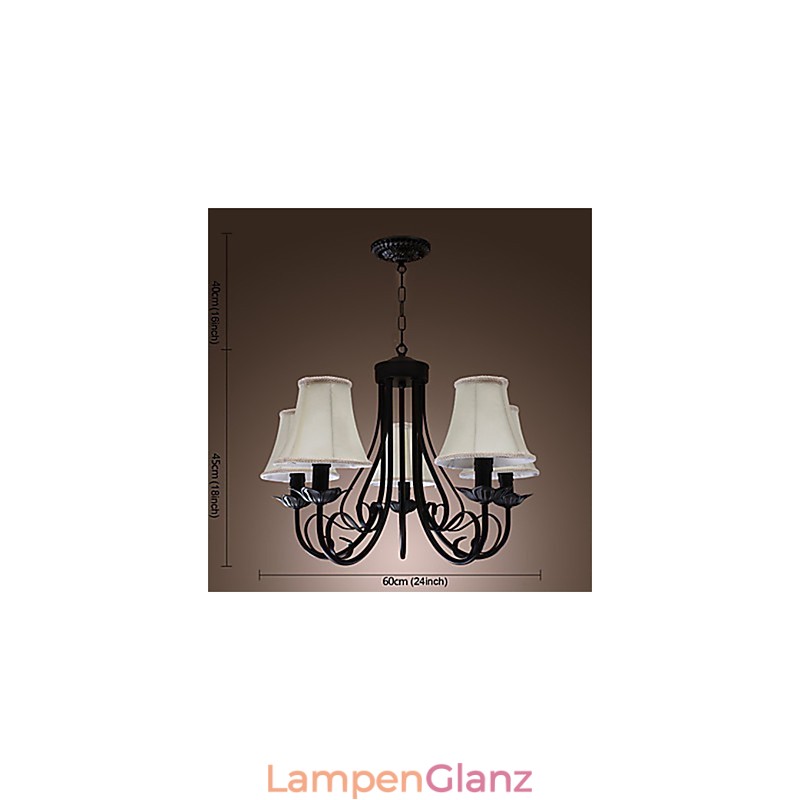 Traditioneller klassischer Kronleuchter aus antikem Messing