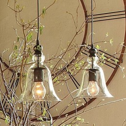 Traditionelle klassische Vintage-Pendelleuchte im Mini-Schalenstil