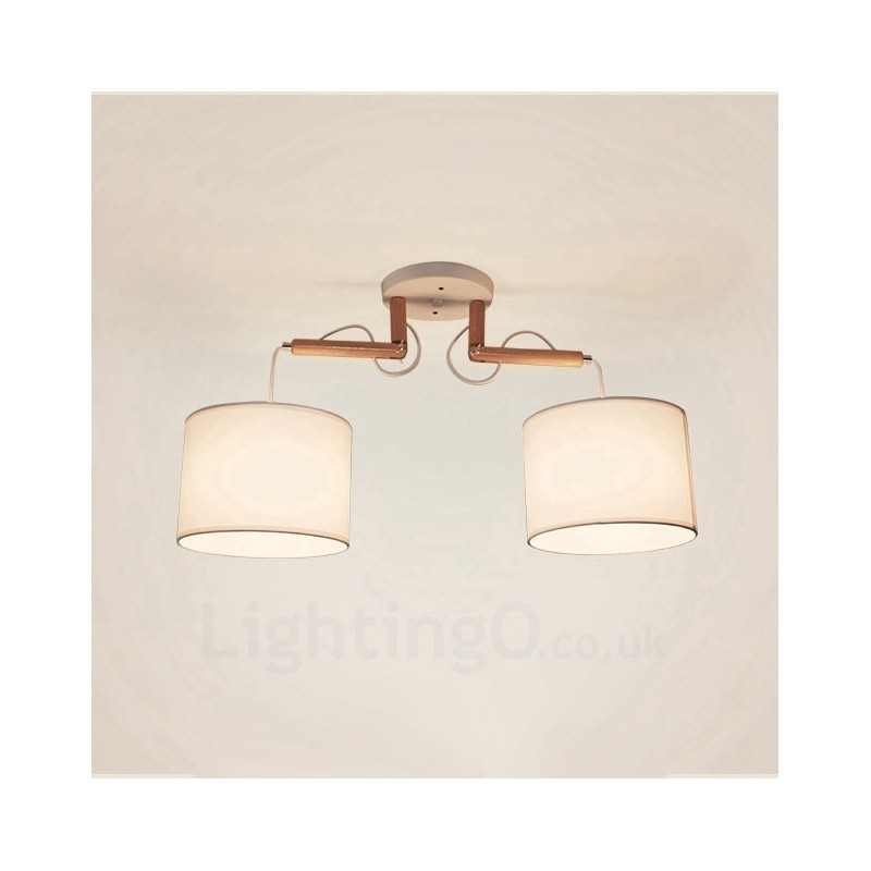Moderne Pendelleuchte mit 2 Lichtern aus Holz und Stoffschirm