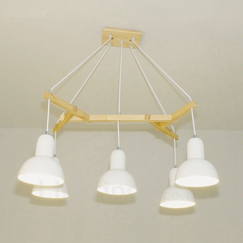 5-flammige, moderne Pendelleuchte aus Holz mit Eisenschirm