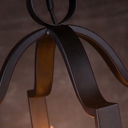 4-flammige Pendelleuchte im Vintage-Stil mit minimalistischer Eisenmalerei