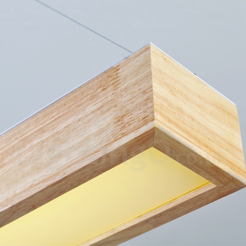 Moderne lange Pendelleuchte aus Holz