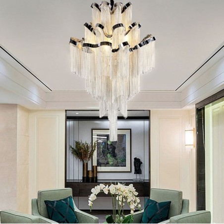 Moderne, elegante Pendelleuchte mit Quaste Moderne, elegante Pendelleuchte mit Quaste
