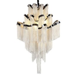 Moderne, elegante Pendelleuchte mit Quaste