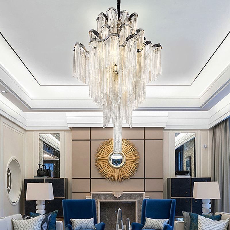 Moderne, elegante Pendelleuchte mit Quaste