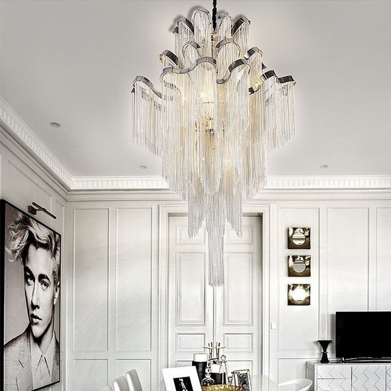 Moderne, elegante Pendelleuchte mit Quaste