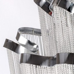 Moderne, elegante Pendelleuchte mit Quaste