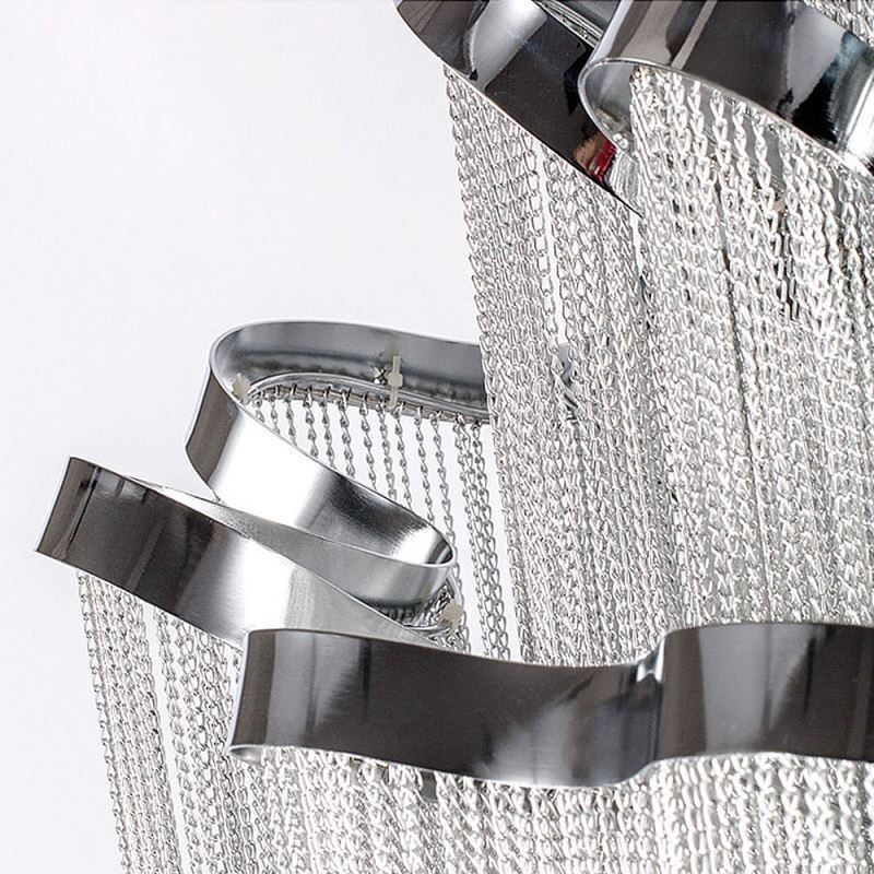 Moderne, elegante Pendelleuchte mit Quaste