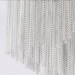 Moderne, elegante Pendelleuchte mit Quaste