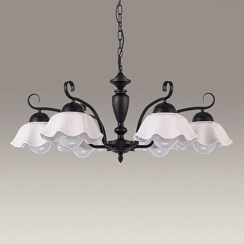Nordische Pendelleuchte aus Eisen in Blumenform mit Glasschirm