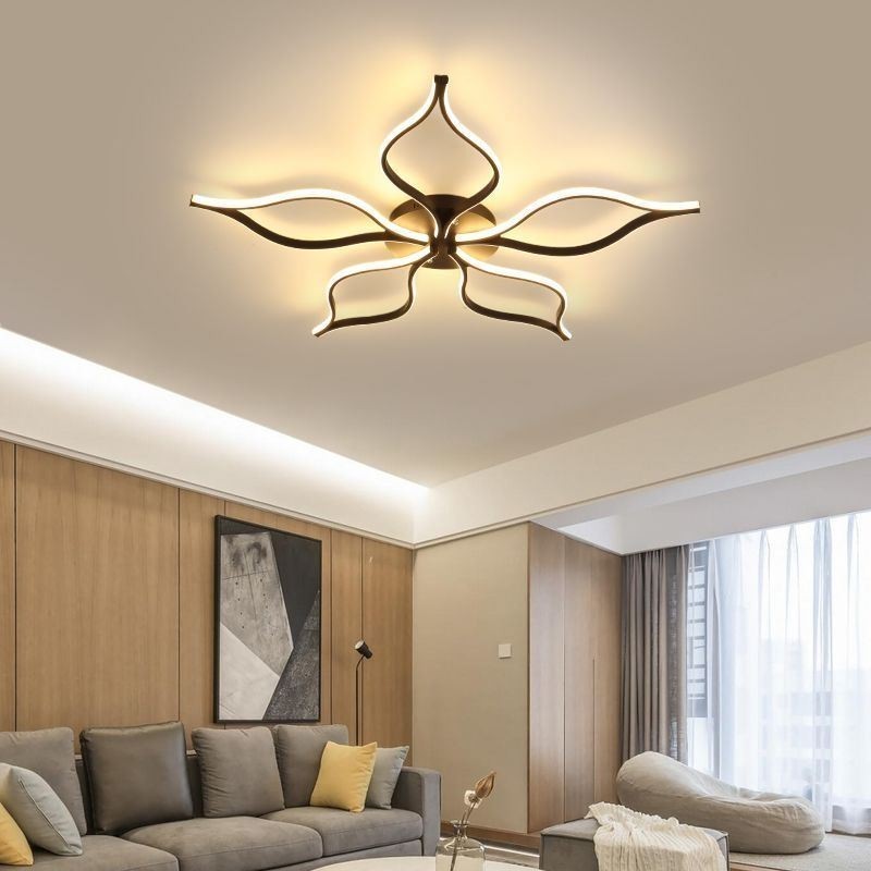 Minimalistische Deckenleuchte mit fünfblättrigem Blumenmotiv