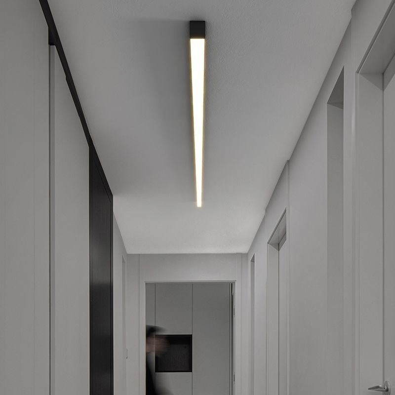 Moderne Deckenleuchte mit langem Streifen, oberflächenmontierte Deckenleuchte