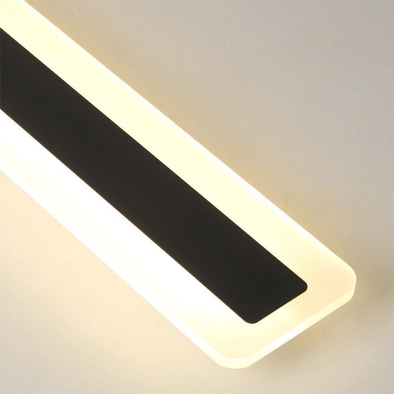 Linearer Deckenstrahler aus Acryl zur bündigen Montage