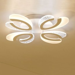 Moderne, schlichte Deckenleuchte in Herzform aus Acryl
