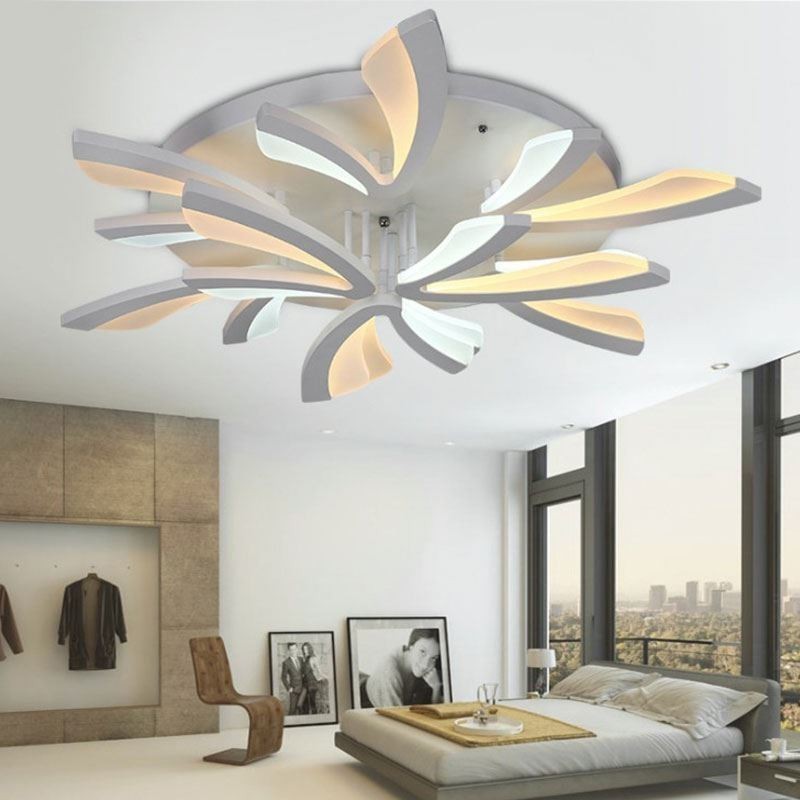 Moderne, schlichte Deckenleuchte mit Löwenzahnmotiv