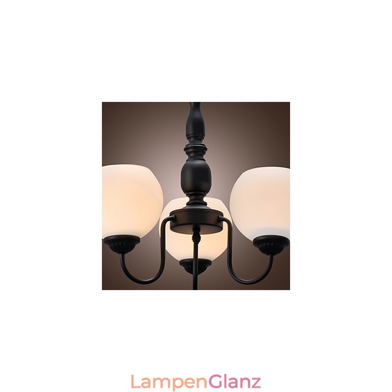 Traditioneller klassischer Kronleuchter aus Bronze im Kerzenstil