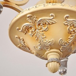 Traditioneller klassischer Kronleuchter mit Kristallmalerei