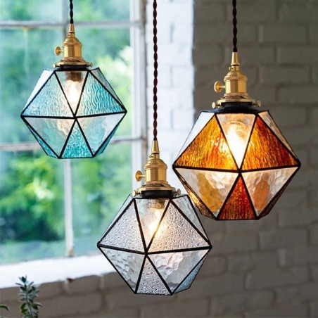 Geometrische Pendelleuchte im Bauernhausstil aus farbigem Glas Geometrische Pendelleuchte im Bauernhausstil aus farbigem Glas