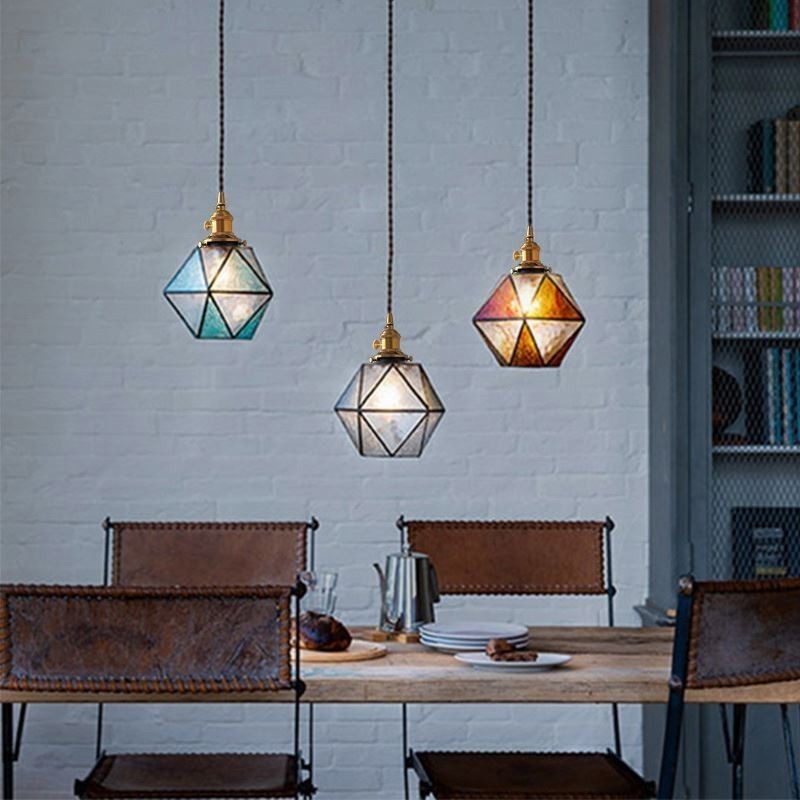 Geometrische Pendelleuchte im Bauernhausstil aus farbigem Glas