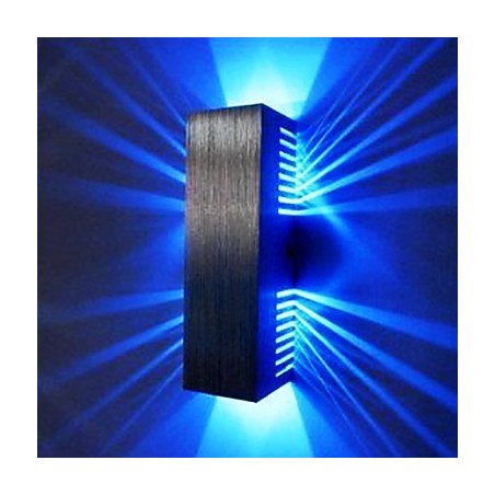 Moderne Wandleuchte mit Streulichtdesign, 2 kubische Schirme Moderne Wandleuchte mit Streulichtdesign, 2 kubische Schirme