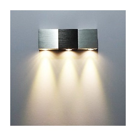Moderne Wandleuchte mit Streulicht, rechteckiger Aluminiumkörper Moderne Wandleuchte mit Streulicht, rechteckiger Aluminiumkörper