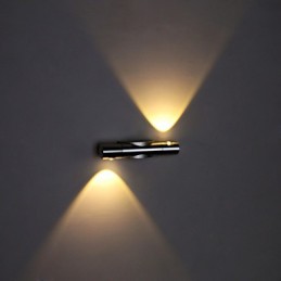 Moderne Wandleuchte mit Streulicht im Sci-Fi-Design