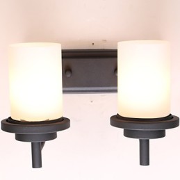 2 * Retro-Wandleuchte im klassischen Stil aus Eisen in Lackierung mit Milchglas