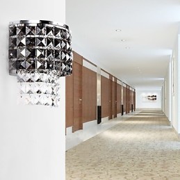 Moderne Wandleuchte mit Stoffschirm, Metallplatte, Kristalldekor-Stil