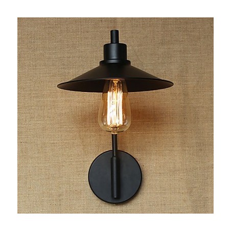 Dekorative Retro-Wandleuchte aus Schmiedeeisen Dekorative Retro-Wandleuchte aus Schmiedeeisen