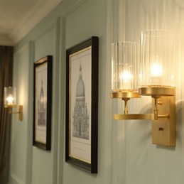 Traditionelles klassisches Landhaus-Messing-Feature für Wandleuchten im Mini-Stil