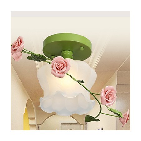 Valentinstag: Die Blumen und Pflanzen des Rosengartens absorbieren das Licht der Kuppel Valentinstag: Die Blumen und Pflanzen des Rosengartens absorbieren das Licht der Kuppel