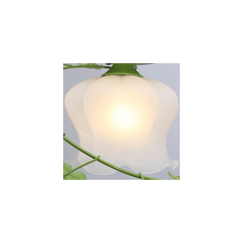 Valentinstag: Die Blumen und Pflanzen des Rosengartens absorbieren das Licht der Kuppel