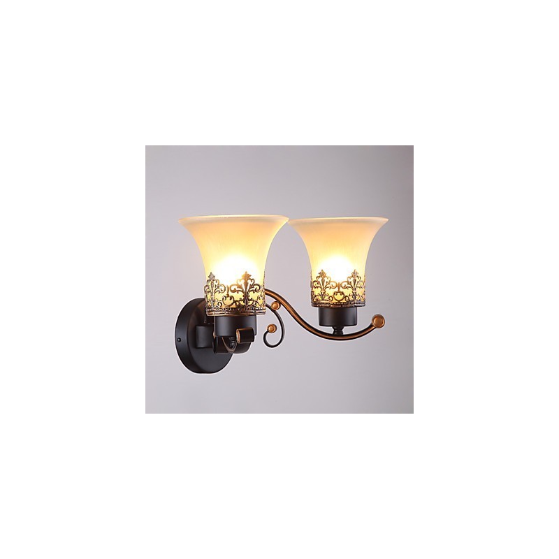 Doppelkopf-Wandlampe aus amerikanischem Landhausstil im Vintage-Stil aus Metall mit Glas für die Kantine, das Wohnzimmer, den Eingangsbereich und das Foyer.