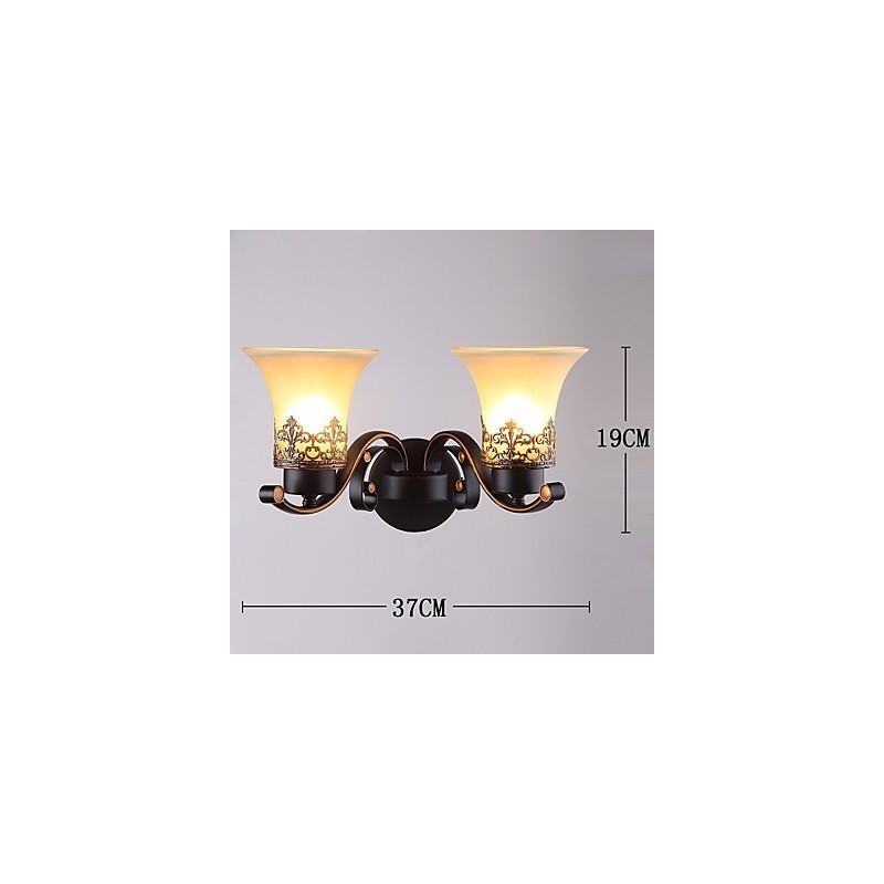 Doppelkopf-Wandlampe aus amerikanischem Landhausstil im Vintage-Stil aus Metall mit Glas für die Kantine, das Wohnzimmer, den Eingangsbereich und das Foyer.