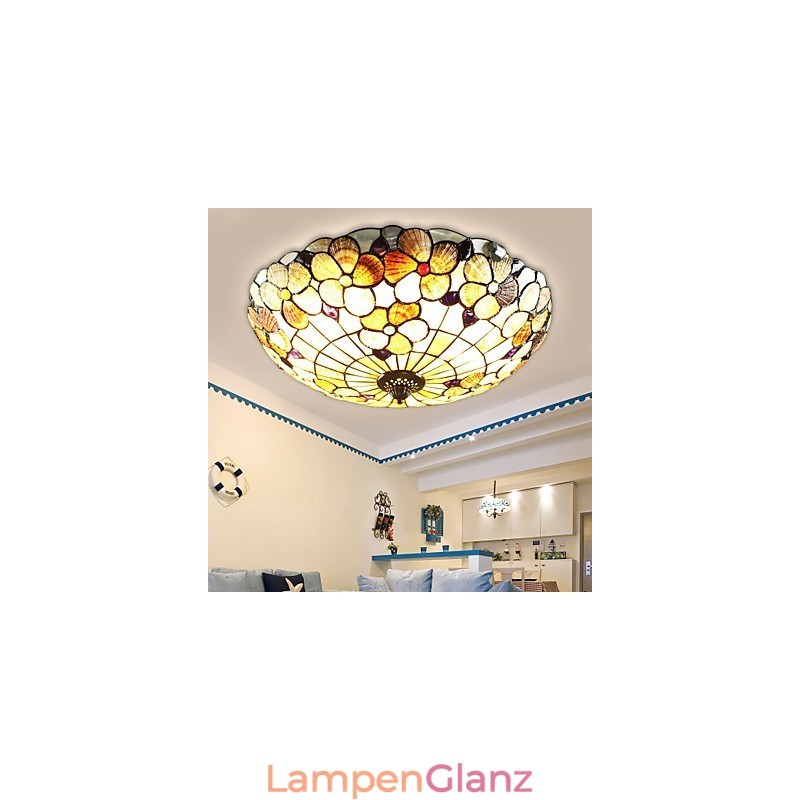 Die Muscheln des Mittelmeers absorbieren das Licht des ländlichen Schornsteins