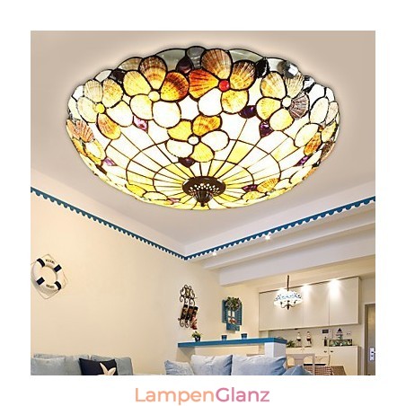 Die Muscheln des Mittelmeers absorbieren das Licht des ländlichen Schornsteins