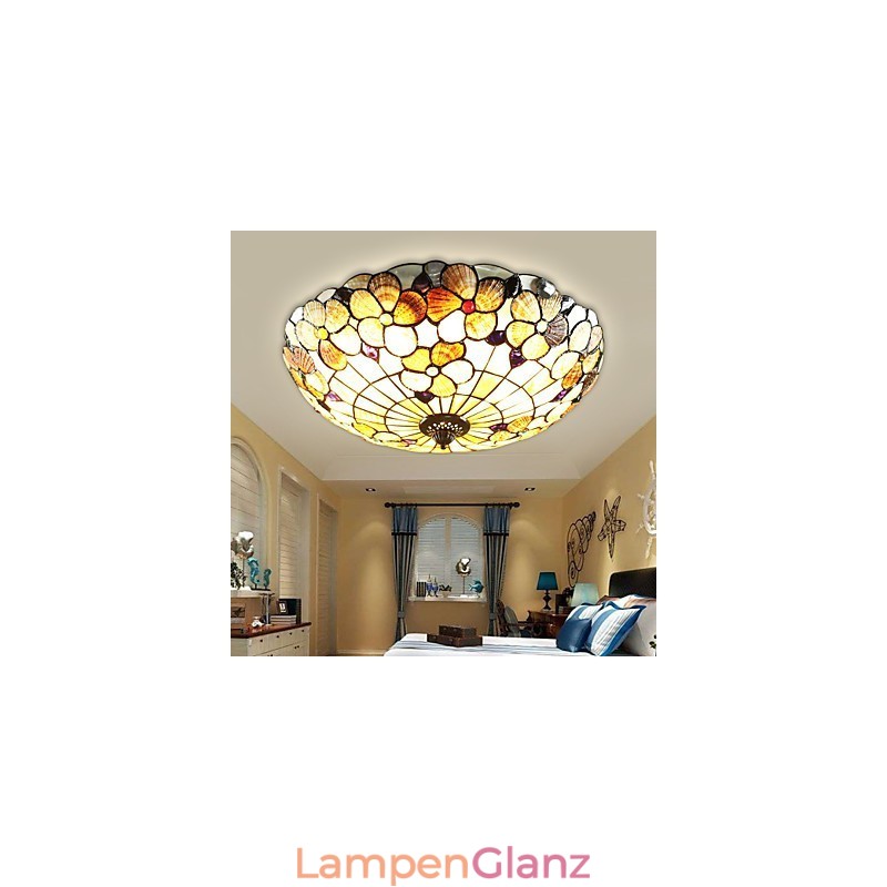 Die Muscheln des Mittelmeers absorbieren das Licht des ländlichen Schornsteins