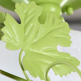 Valentinstag: Die Blumen und Pflanzen des Rosengartens absorbieren das Licht der Kuppel