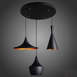 Stromlinienförmige Pendelleuchte in Schwarz