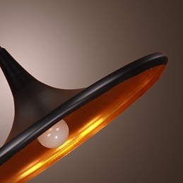 Moderne Pendelleuchte aus Aluminium mit schwarzem Schirm