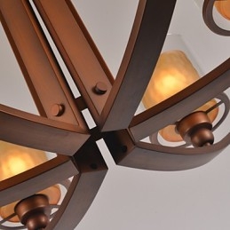 Traditioneller klassischer Kronleuchter aus Metall im Mini-Retro-Stil