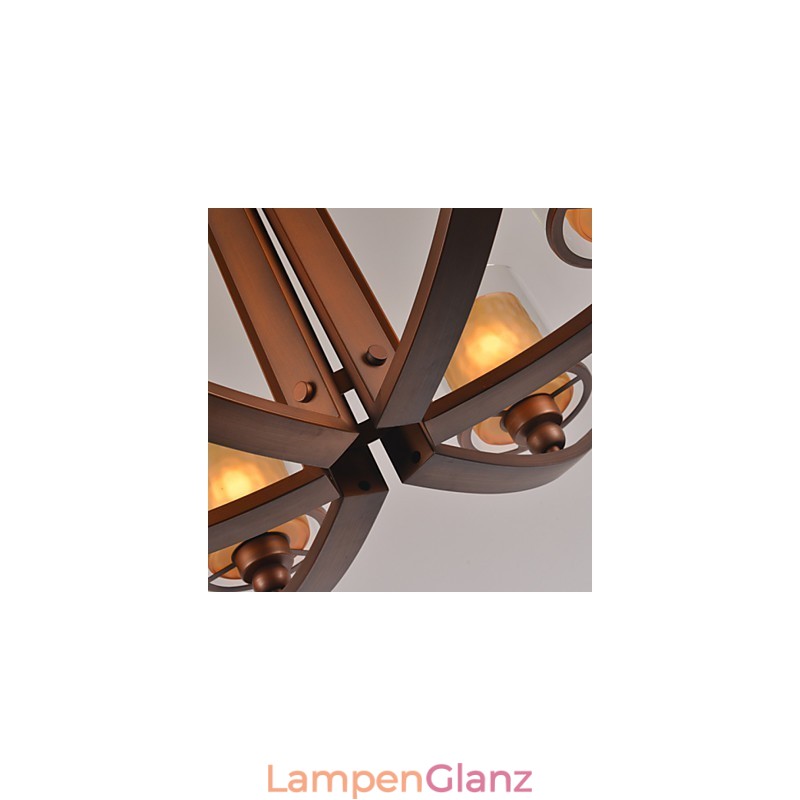 Traditioneller klassischer Kronleuchter aus Metall im Mini-Retro-Stil